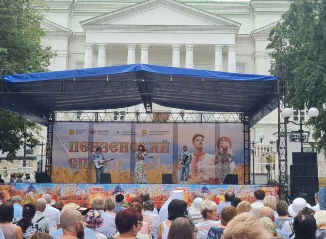 Ансамбль «Злато-Серебро» выступил на Пензенском Спасе